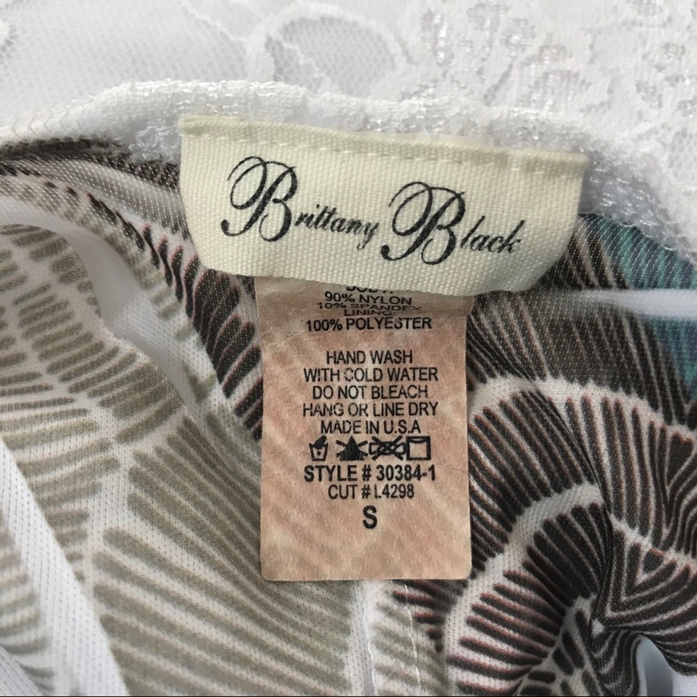 Lace V-neck Top - Picture 3 of 3